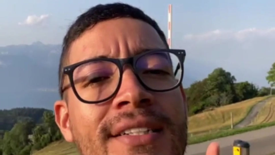 Saludos del docente Javier Regino desde Suiza